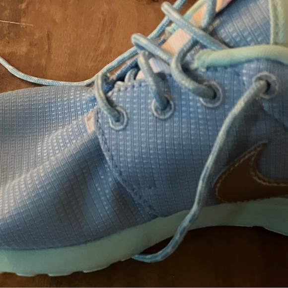 Used 2015 Nike Roshe Run Baby Blue Athletic Sneakers Sz US 7Y , ID = 599729-405. - Picture 8 of 13